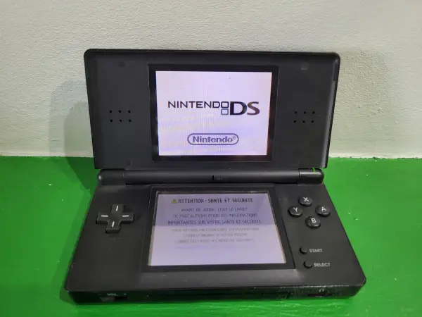 Nintendo DS Lite noir + Mario kart