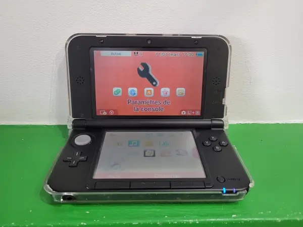 Nintendo 3DS noir et rouge