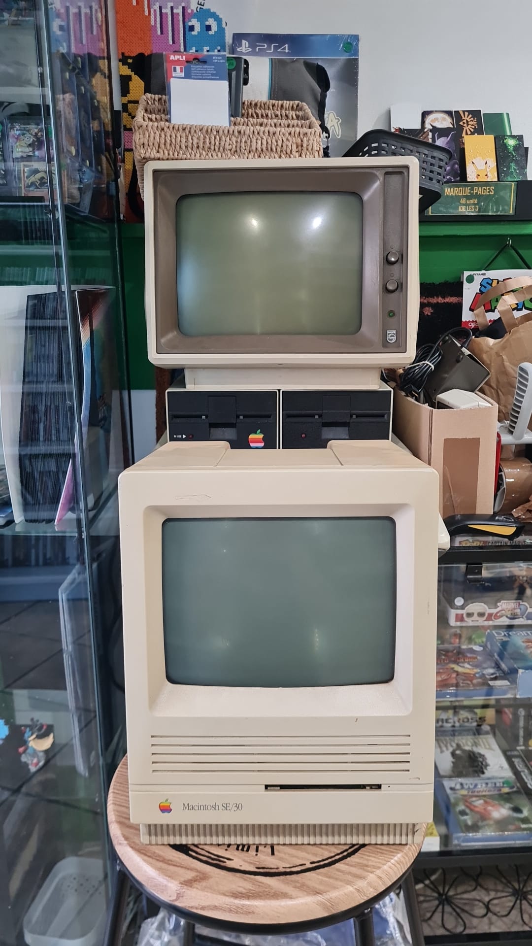 Apple II, Macintosh SE et SE/30 chez Dynamite Games Pontoise : un coin de musée rétro-informatique